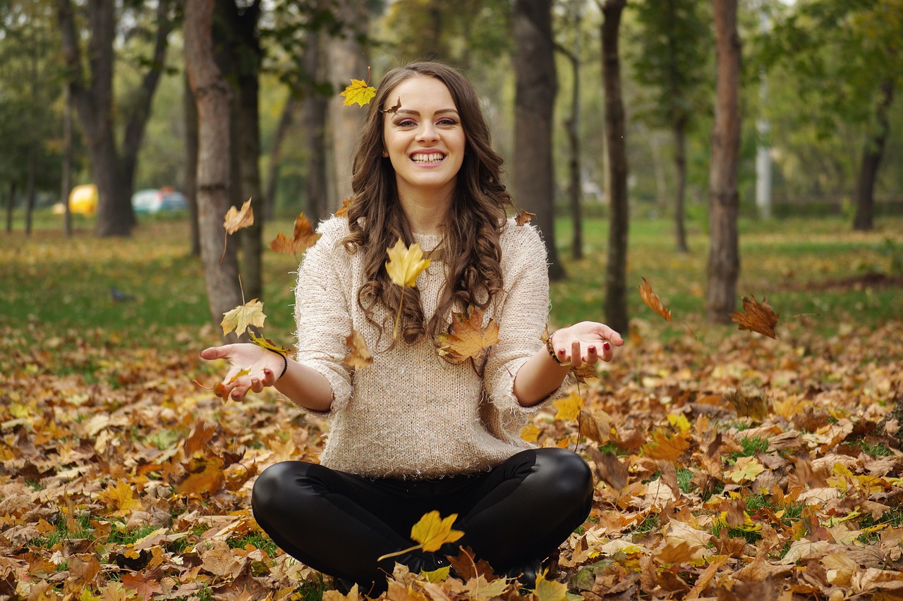 beautiful girl, in the park, throwing leaves-2003650.jpg